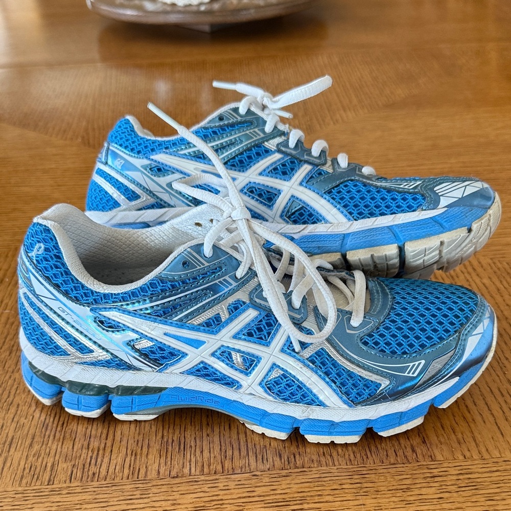 Women’s ASICS GT-2000-2 running shoes